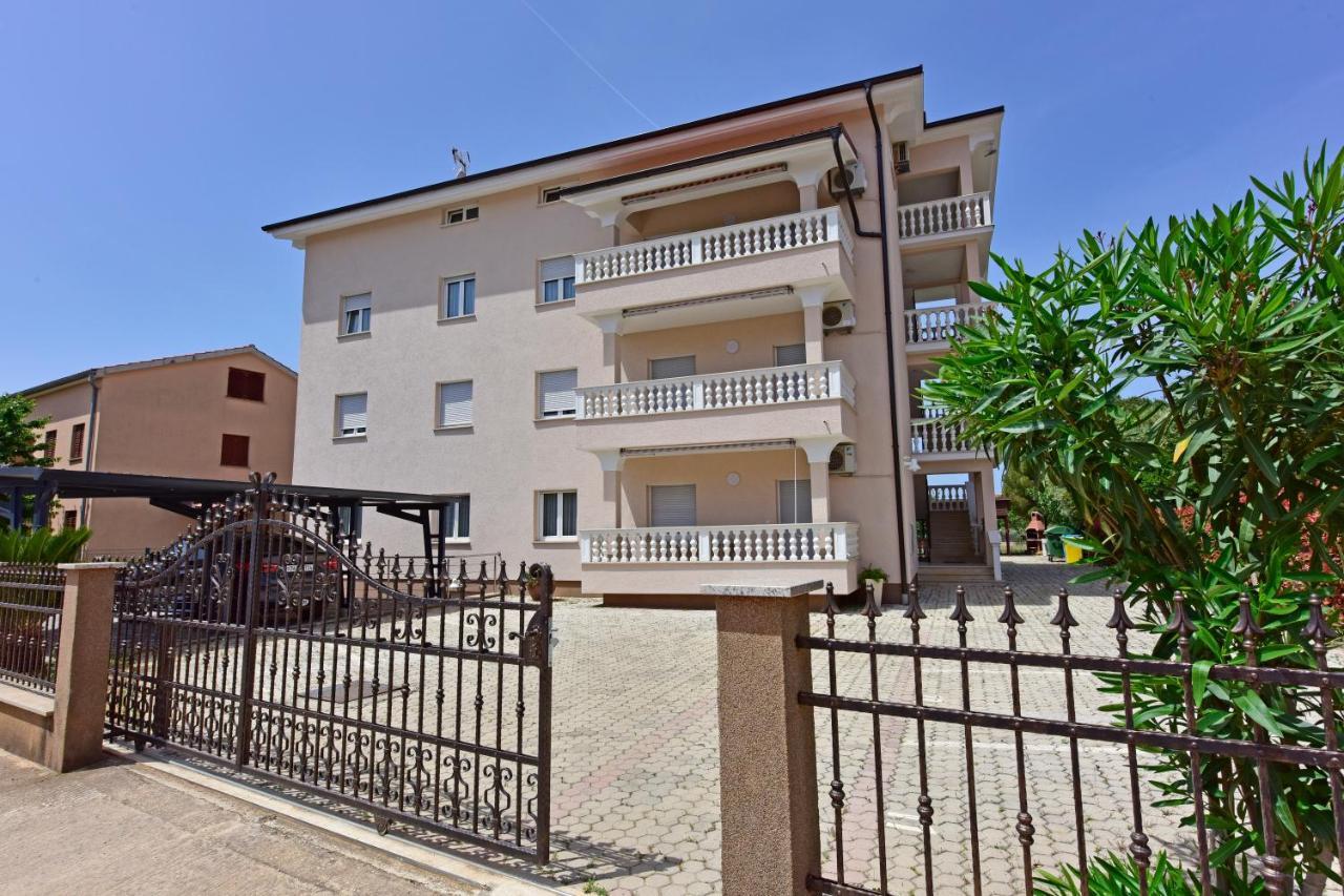 Apartments Elin Sofia Porec Bagian luar foto