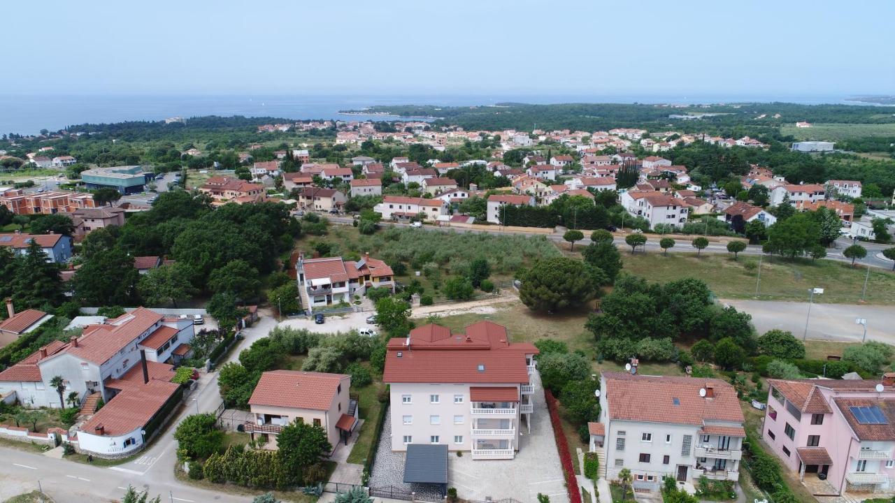 Apartments Elin Sofia Porec Bagian luar foto