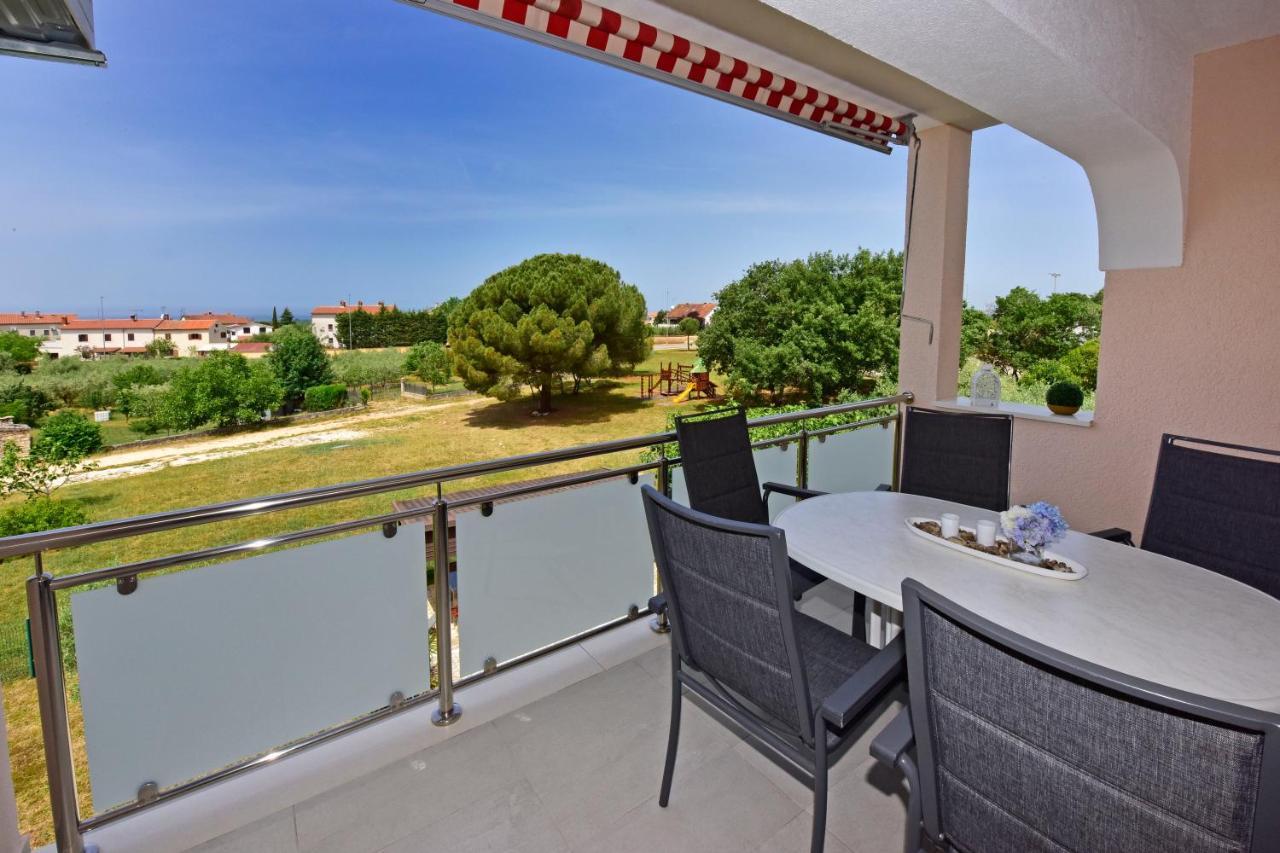 Apartments Elin Sofia Porec Bagian luar foto