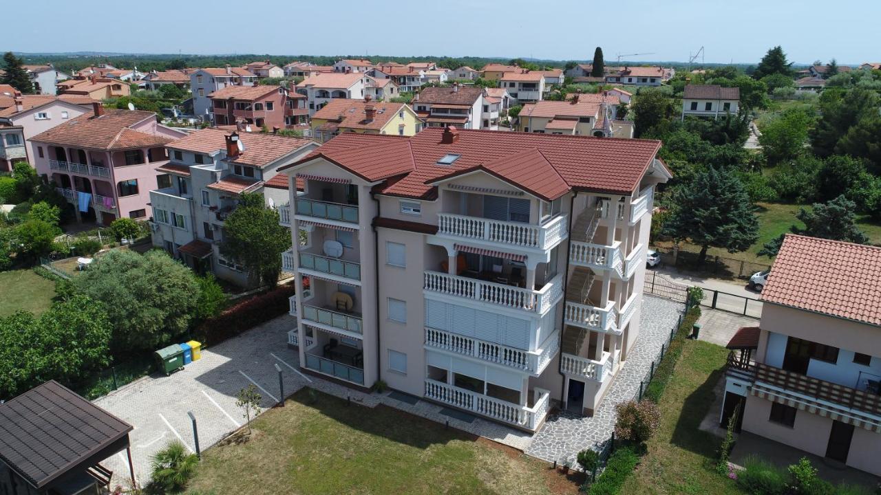 Apartments Elin Sofia Porec Bagian luar foto