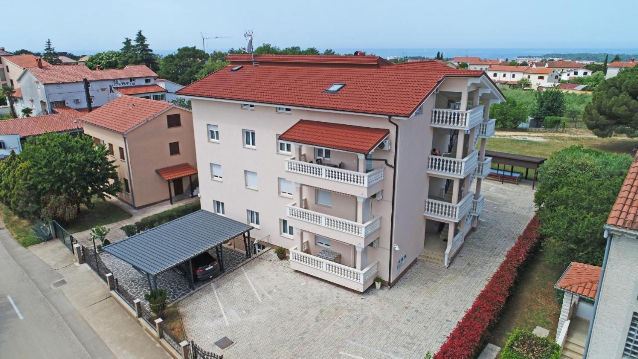Apartments Elin Sofia Porec Bagian luar foto