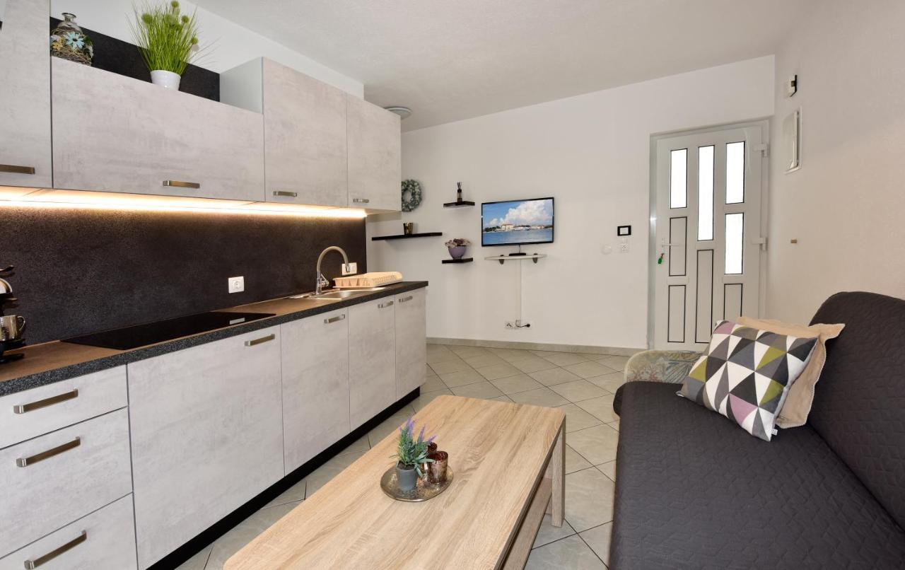 Apartments Elin Sofia Porec Bagian luar foto